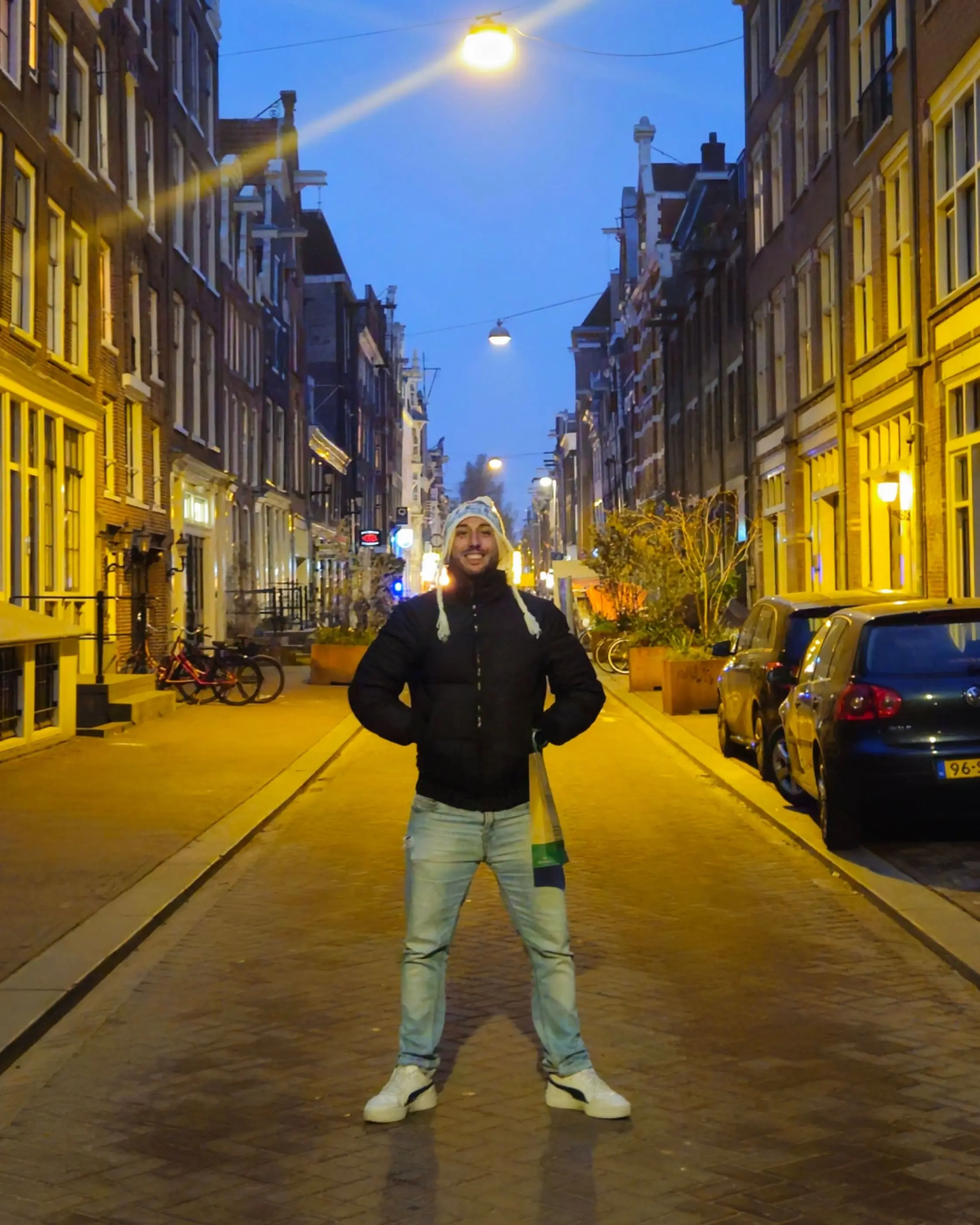 Emanuele ad Amsterdam di notte